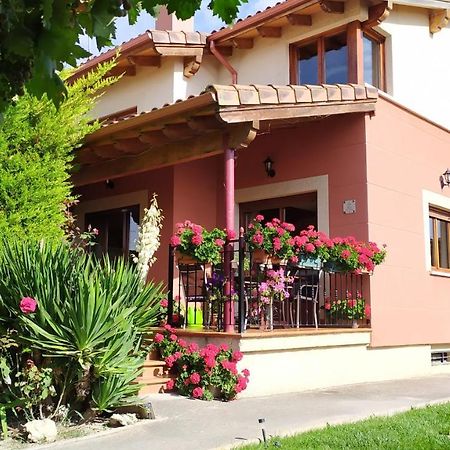 Hostal Cuarenta y Ocho Luces Burgo Exterior foto