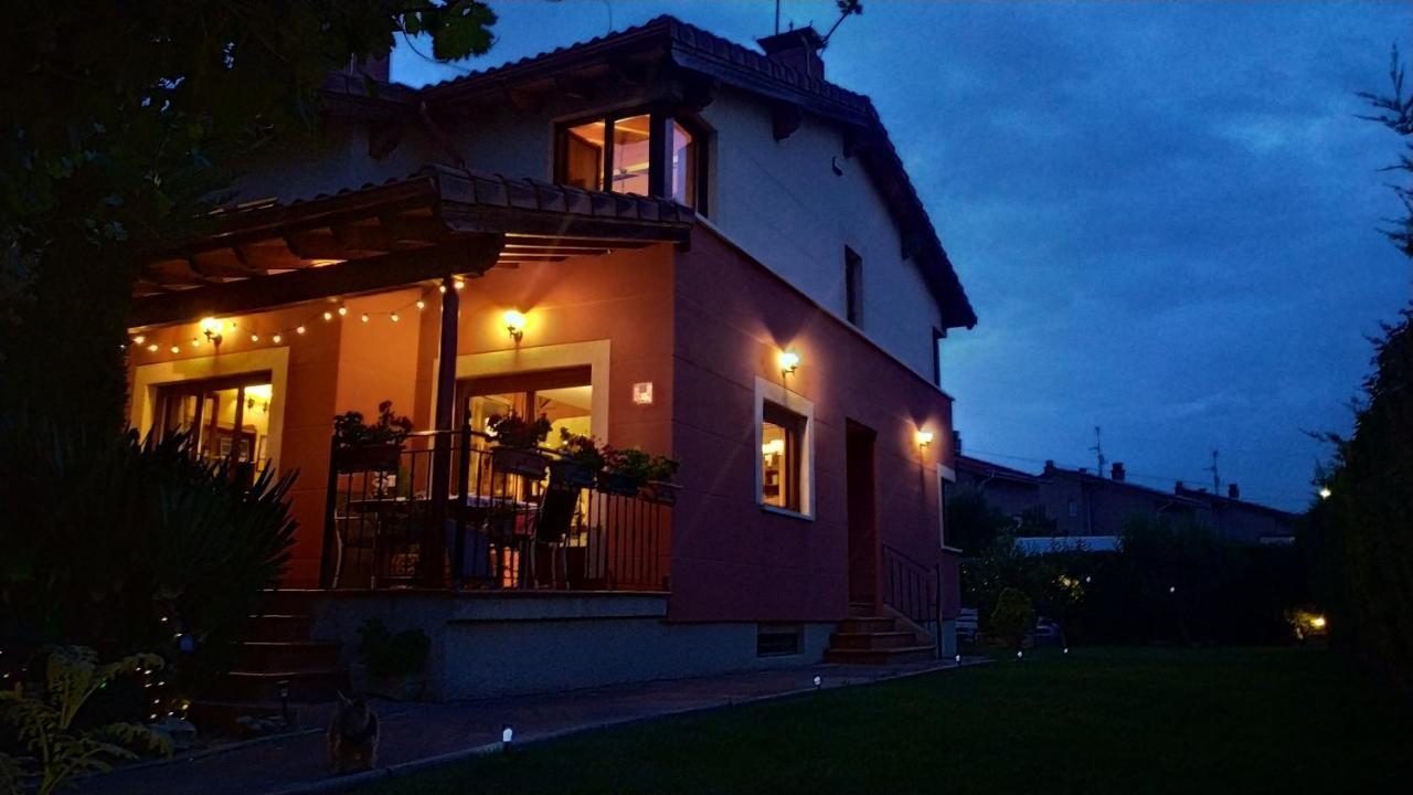 Hostal Cuarenta y Ocho Luces Burgo Exterior foto